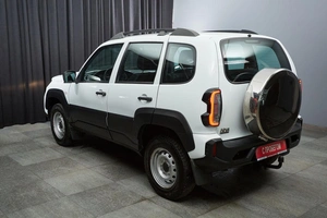 Внедорожник ВАЗ (LADA) Niva Travel 2022 года, 900000 рублей, Красноярск