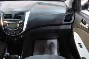 Седан Hyundai Solaris 2013 года, 849000 рублей, Омск