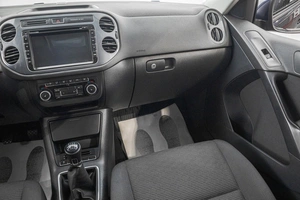 Внедорожник Volkswagen Tiguan 2011 года, 1239000 рублей, Барнаул