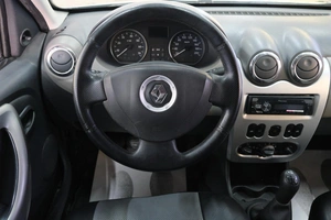 Хетчбэк Renault Sandero 2010 года, 389000 рублей, Омск