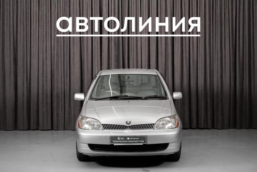 Седан Toyota Platz 2000 года, 420000 рублей, Красноярск