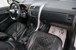 Седан Toyota Corolla 2010 года, 899000 рублей, Красноярск