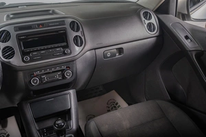 Внедорожник Volkswagen Tiguan 2013 года, 1259000 рублей, Томск