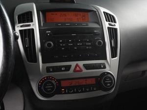 Хетчбэк Kia Ceed 2007 года, 725000 рублей, Красный Пахарь