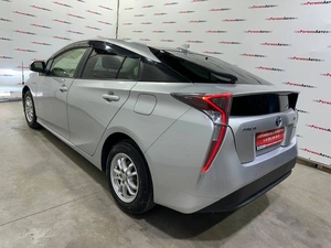 Лифтбек Toyota Prius 2016 года, 1295000 рублей, Красноярск