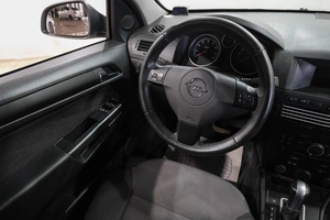 Седан Opel Astra 2010 года, 749000 рублей, Новокузнецк