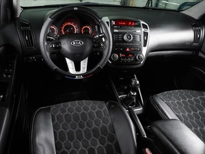 Хетчбэк Kia Ceed 2011 года, 655000 рублей, Воронеж