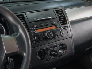 Хетчбэк Nissan Tiida 2010 года, 729000 рублей, Сургут