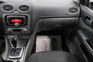 Хетчбэк Ford Focus 2010 года, 939000 рублей, Омск