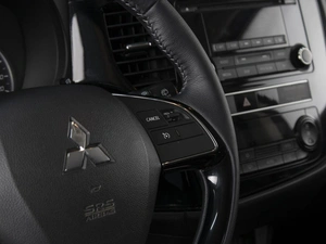 Внедорожник Mitsubishi Outlander 2019 года, 1893000 рублей, Омск