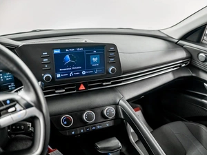 Седан Hyundai Elantra 2021 года, 2015000 рублей, Красноярск