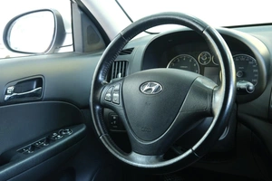 Хетчбэк Hyundai i30 2009 года, 679000 рублей, Омск