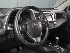 Внедорожник Toyota RAV4 2015 года, 2850000 рублей, Омск