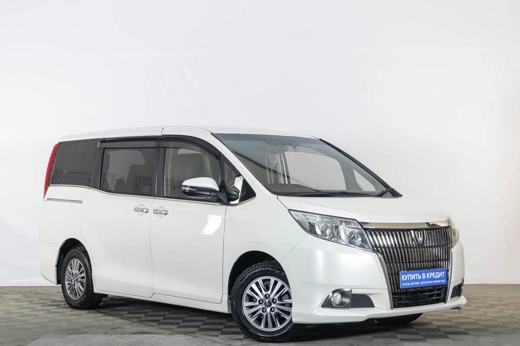 Минивэн Toyota Esquire 2015 года, 2319000 рублей, Тюмень
