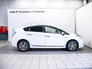 Лифтбек Toyota Prius 2011 года, 939000 рублей, Красноярск