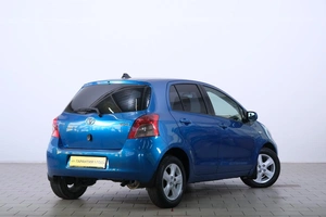 Хетчбэк Toyota Yaris 2007 года, 699000 рублей, Омск