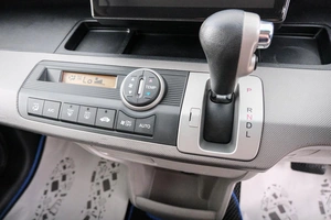 Минивэн Honda Freed 2012 года, 999000 рублей, Красноярск