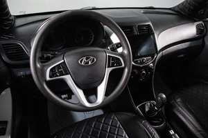 Седан Hyundai Solaris 2012 года, 749000 рублей, Сургут