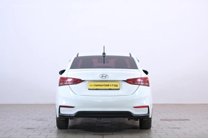 Седан Hyundai Solaris 2017 года, 839000 рублей, Омск