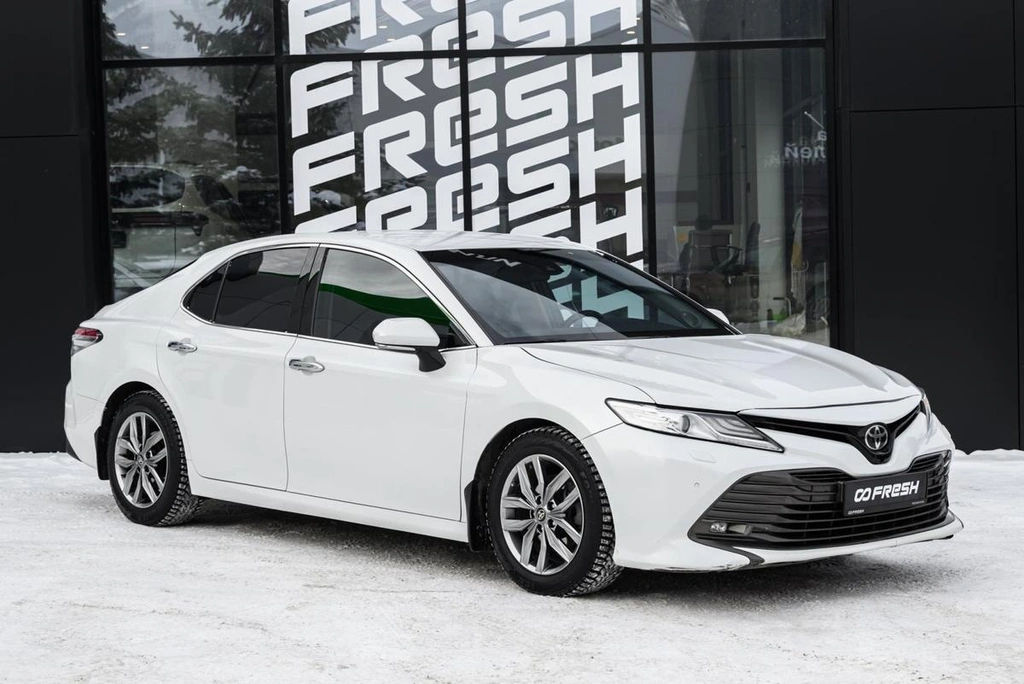 Седан Toyota Camry 2018 года, 2730000 рублей, Ульяновск