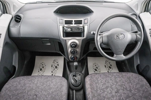 Хетчбэк Toyota Vitz 2010 года, 739000 рублей, Красноярск