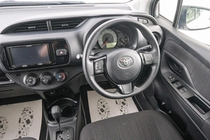 Хетчбэк Toyota Vitz 2019 года, 949000 рублей, Красноярск