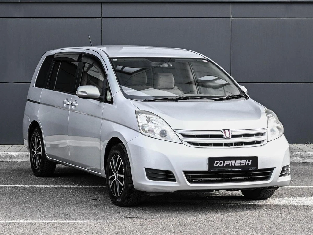 Минивэн Toyota Isis 2010 года, 1399000 рублей, Кирилловка