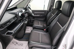 Минивэн Honda Stepwgn Spada 2015 года, 1989000 рублей, Красноярск