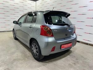 Хетчбэк Toyota Vitz 2006 года, 499000 рублей, Красноярск