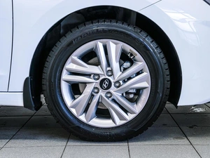 Седан Hyundai Elantra 2019 года, 1579000 рублей, Красноярск