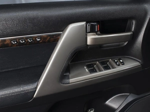 Внедорожник Toyota Land Cruiser 2011 года, 4350000 рублей, Омск