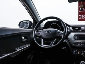 Седан Kia Rio 2015 года, 1050000 рублей, Красноярск