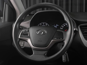 Седан Hyundai Solaris 2017 года, 1128000 рублей, Тюмень