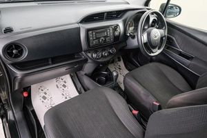 Хетчбэк Toyota Vitz 2017 года, 829000 рублей, Красноярск