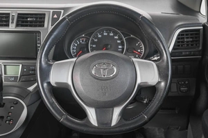 Хетчбэк Toyota Ractis 2010 года, 879000 рублей, Кемерово