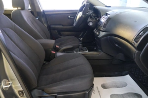 Седан Hyundai Elantra 2010 года, 759000 рублей, Омск