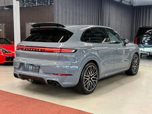 Внедорожник Porsche Cayenne Turbo 2024 года, 29000000 рублей, Павловская Слобода