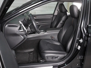 Седан Toyota Camry 2023 года, 3499000 рублей, Красный Пахарь