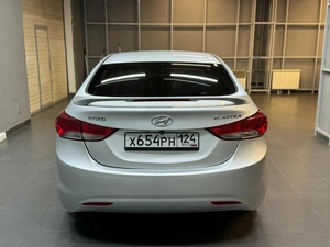 Седан Hyundai Elantra 2011 года, 1047000 рублей, Красноярск
