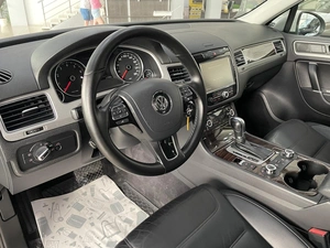Внедорожник Volkswagen Touareg 2011 года, 1997000 рублей, Солонцы