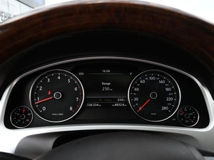 Внедорожник Volkswagen Touareg 2012 года, 2179000 рублей, Волгоград