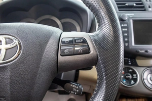 Внедорожник Toyota RAV4 2010 года, 1589000 рублей, Барнаул