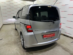 Минивэн Honda Freed 2010 года, 995000 рублей, Красноярск