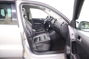 Внедорожник Volkswagen Tiguan 2010 года, 1045000 рублей, Брянск