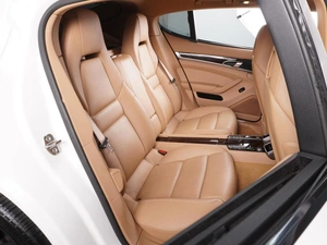 Лифтбек Porsche Panamera 4 2010 года, 2905000 рублей, Красный Пахарь