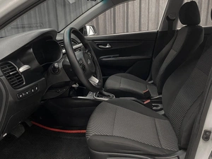 Седан Kia Rio 2019 года, 970000 рублей, Красноярск