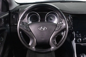 Седан Hyundai Sonata 2011 года, 1169000 рублей, Сургут