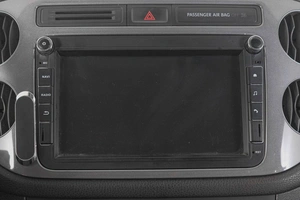 Внедорожник Volkswagen Tiguan 2011 года, 1289000 рублей, Кемерово