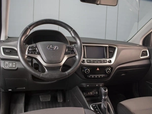 Седан Hyundai Solaris 2017 года, 1480000 рублей, Омск