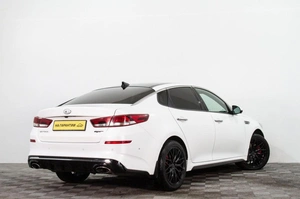 Седан Kia Optima 2018 года, 2039000 рублей, Сургут